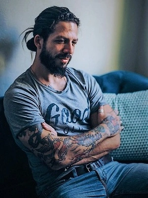 Portrait de Kaveh, expert en hypnose à Dijon